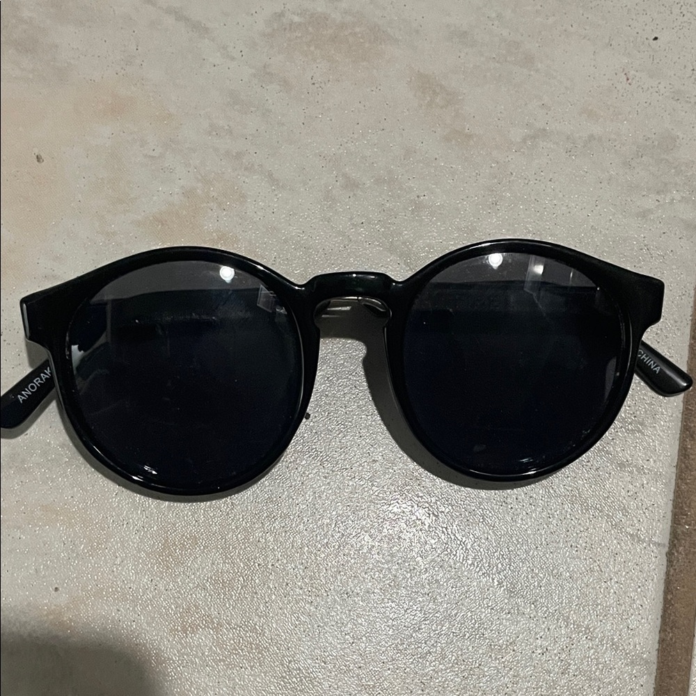 Classic Black Sunglasses you will get all 2 for 20 it’s for women